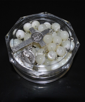 Silberroter Rosenkranz mit Perlen