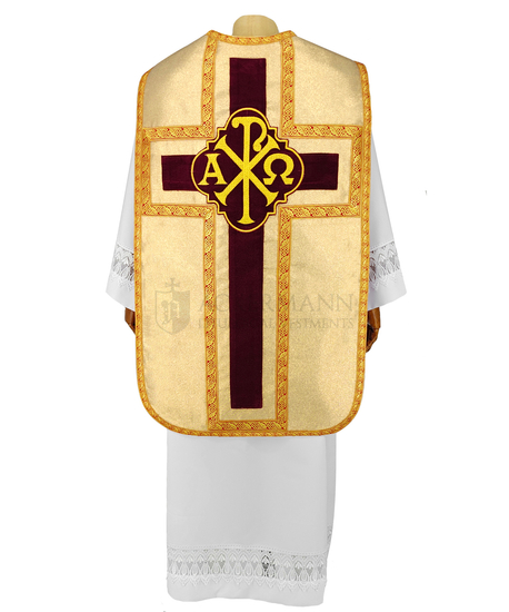 Goldene Römische Kasel mit PAX-Stickerei auf Samt