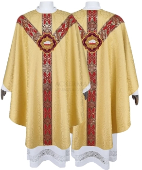 Halbgotische Kasel mit aufgesticktem Lamm Gottes