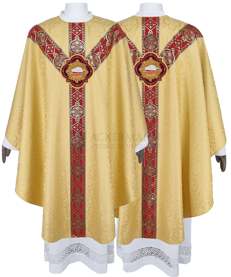 Halbgotische Kasel mit aufgesticktem Lamm Gottes