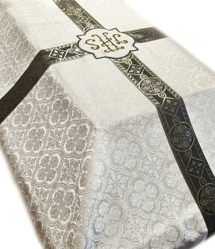 Semigotische Kasel und Rauchmantel mit Sargkleid 215